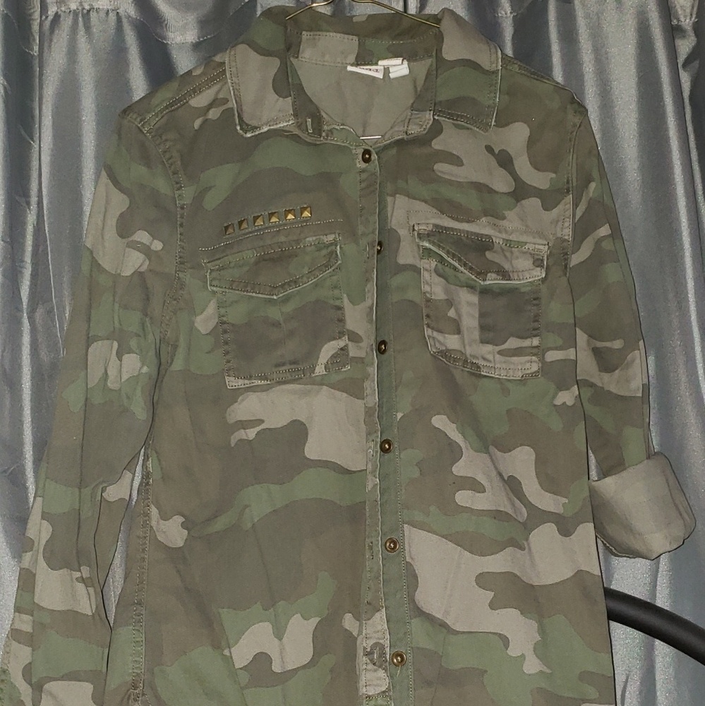 💘3 for $10💘 Mudd camouflage button down